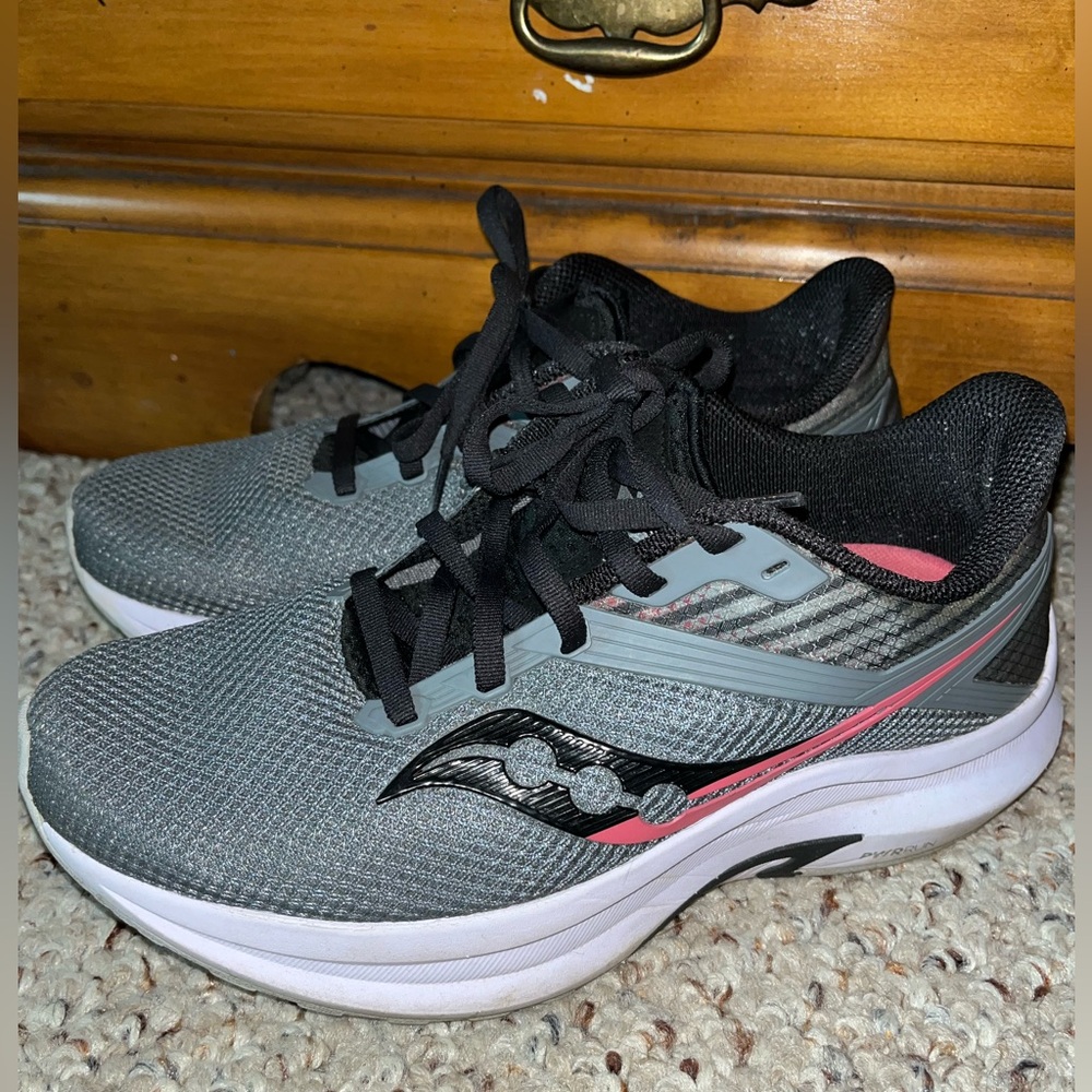 Saucony Women's Black and Pink Sneakers
